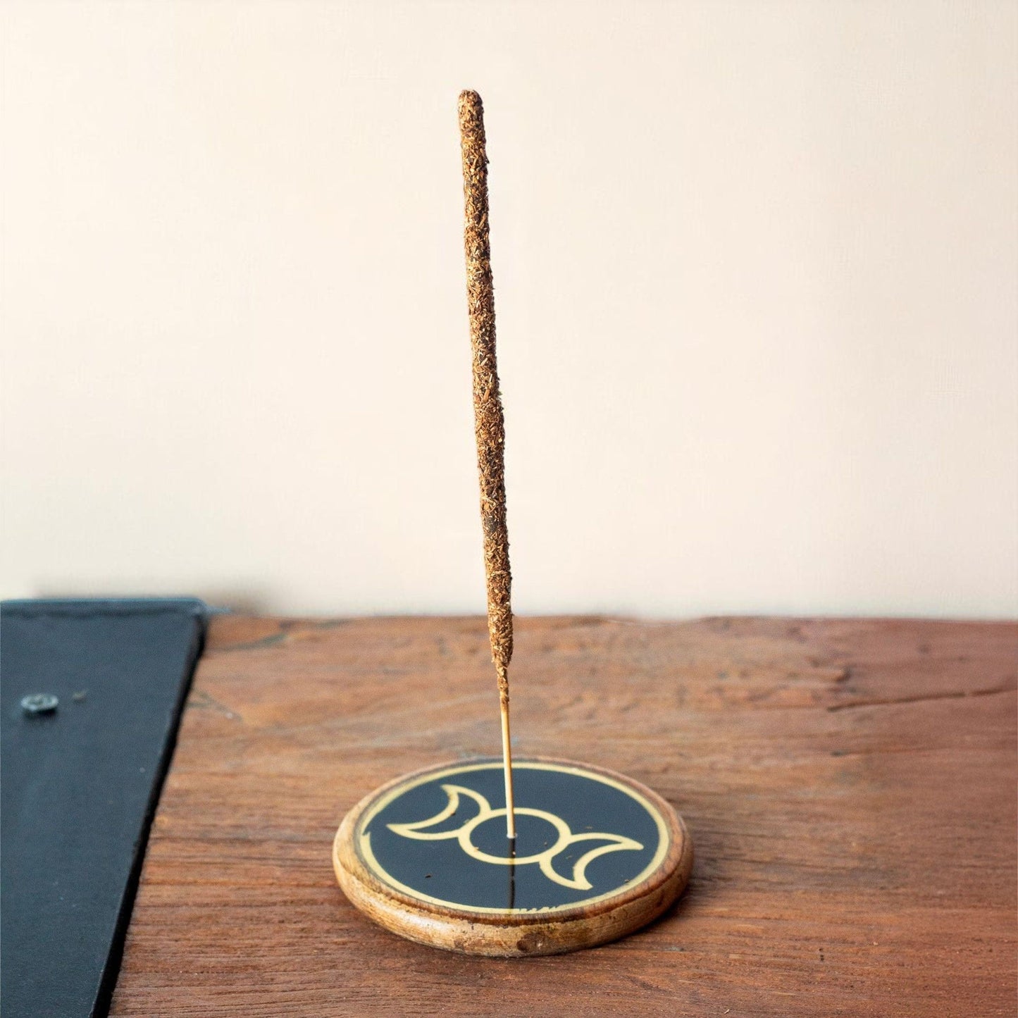 Oro y negro sobre madera de mango - Hamsa