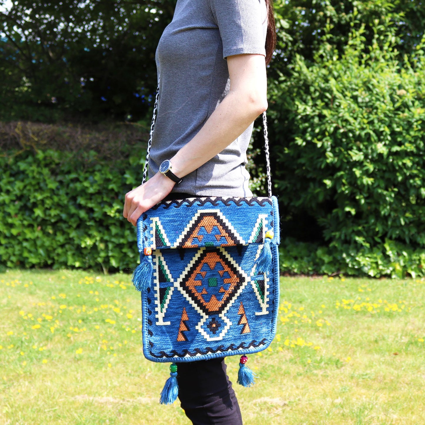 Bossa bandolera de festival Kilim blau cel