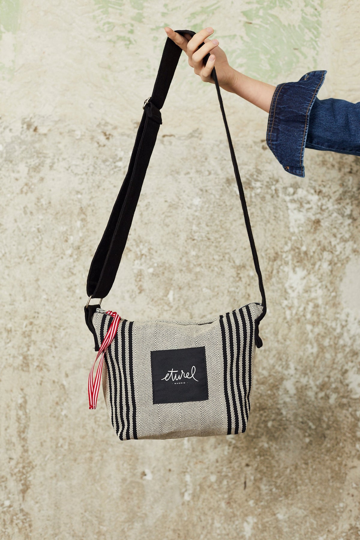 Bolso bandolera sarga de burgos negro