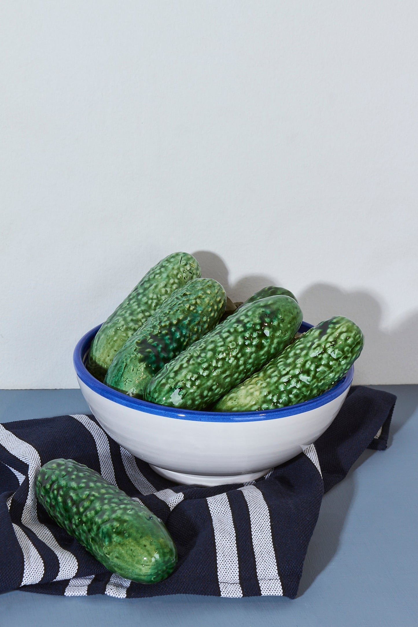 Pepino réplica de cerámica esmaltada