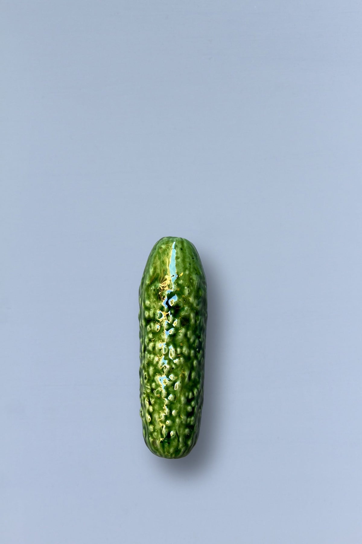 Pepino réplica de cerámica esmaltada