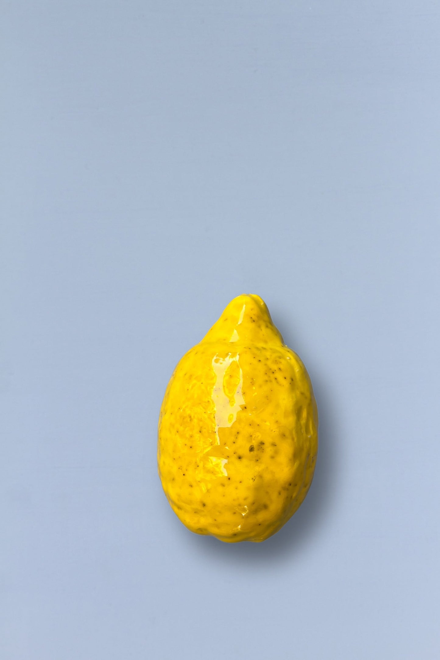 Limón réplica de cerámica esmaltada