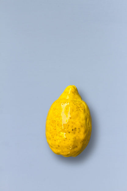 Limón réplica de cerámica esmaltada