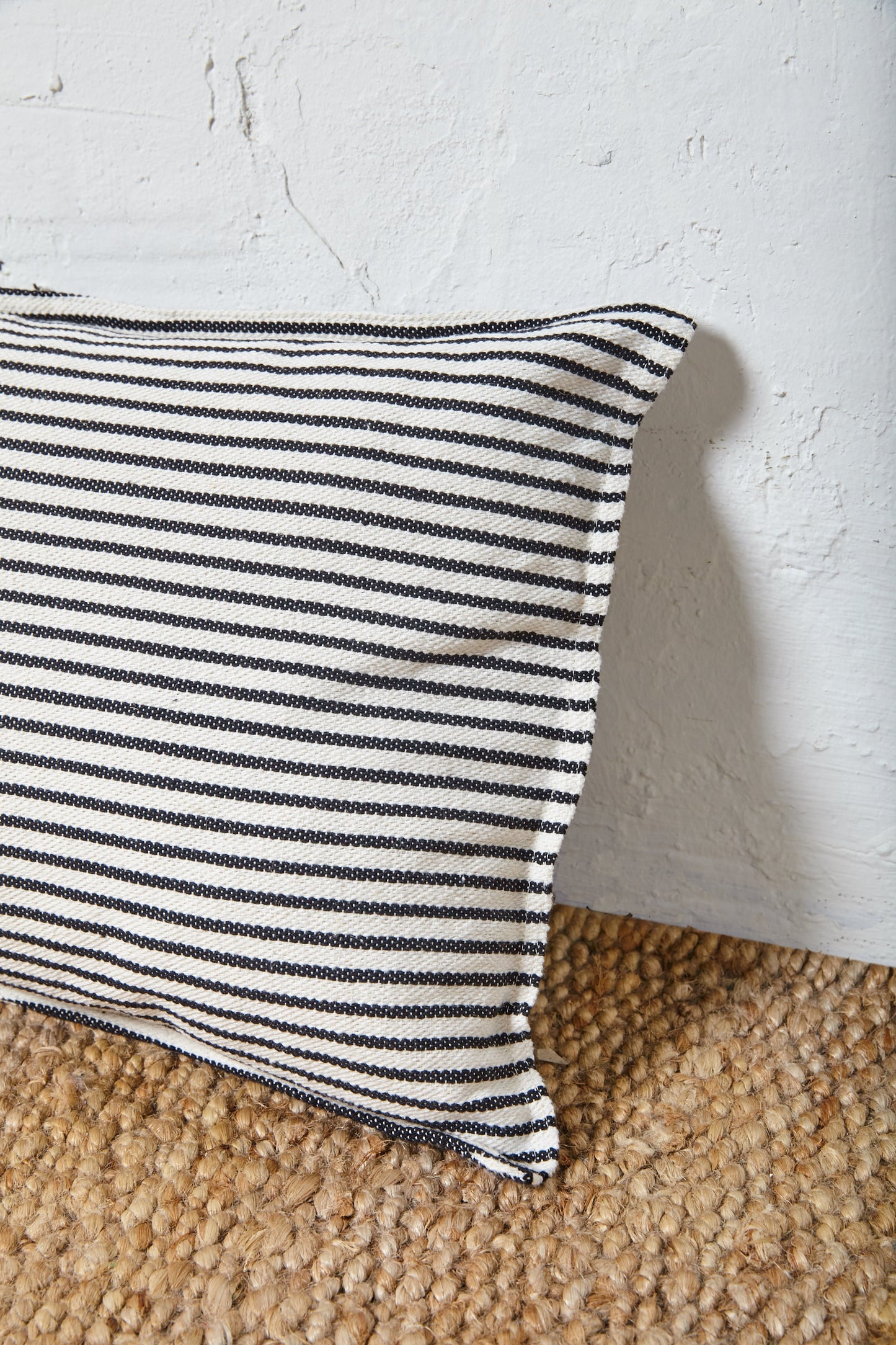 Funda cojín loneta estribera blanco y negro 30cmx50cm