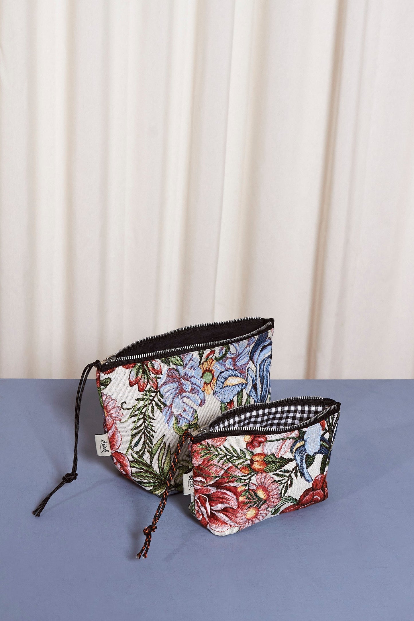 Neceser/estuche tejido jacquard flores crisantemos rojos