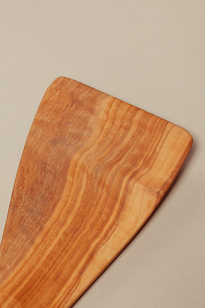 Espátula curva de madera de olivo
