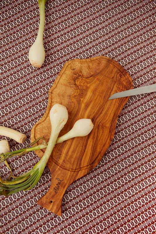Tabla de madera de olivo irregular con mango mediana