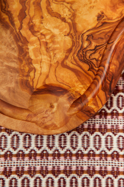 Tabla de madera de olivo irregular con mango pequeña