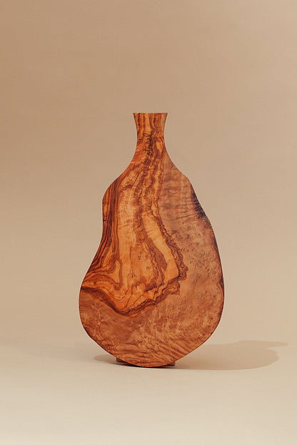 Tabla de madera de olivo irregular con mango pequeña