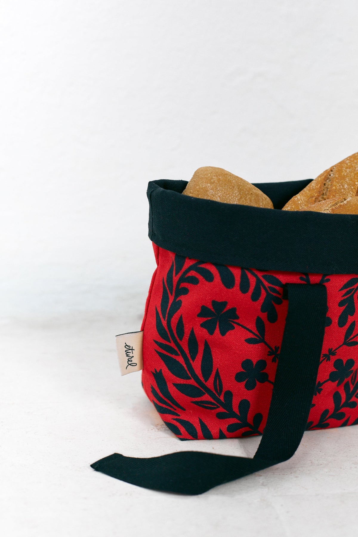 Panera pequeña folklore negro