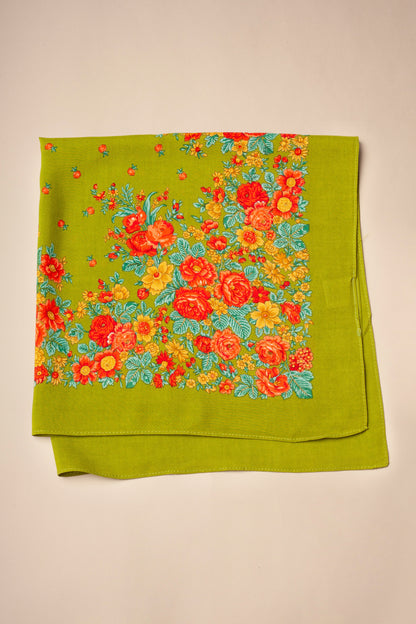 Pañuelo portugués flores verde oliva