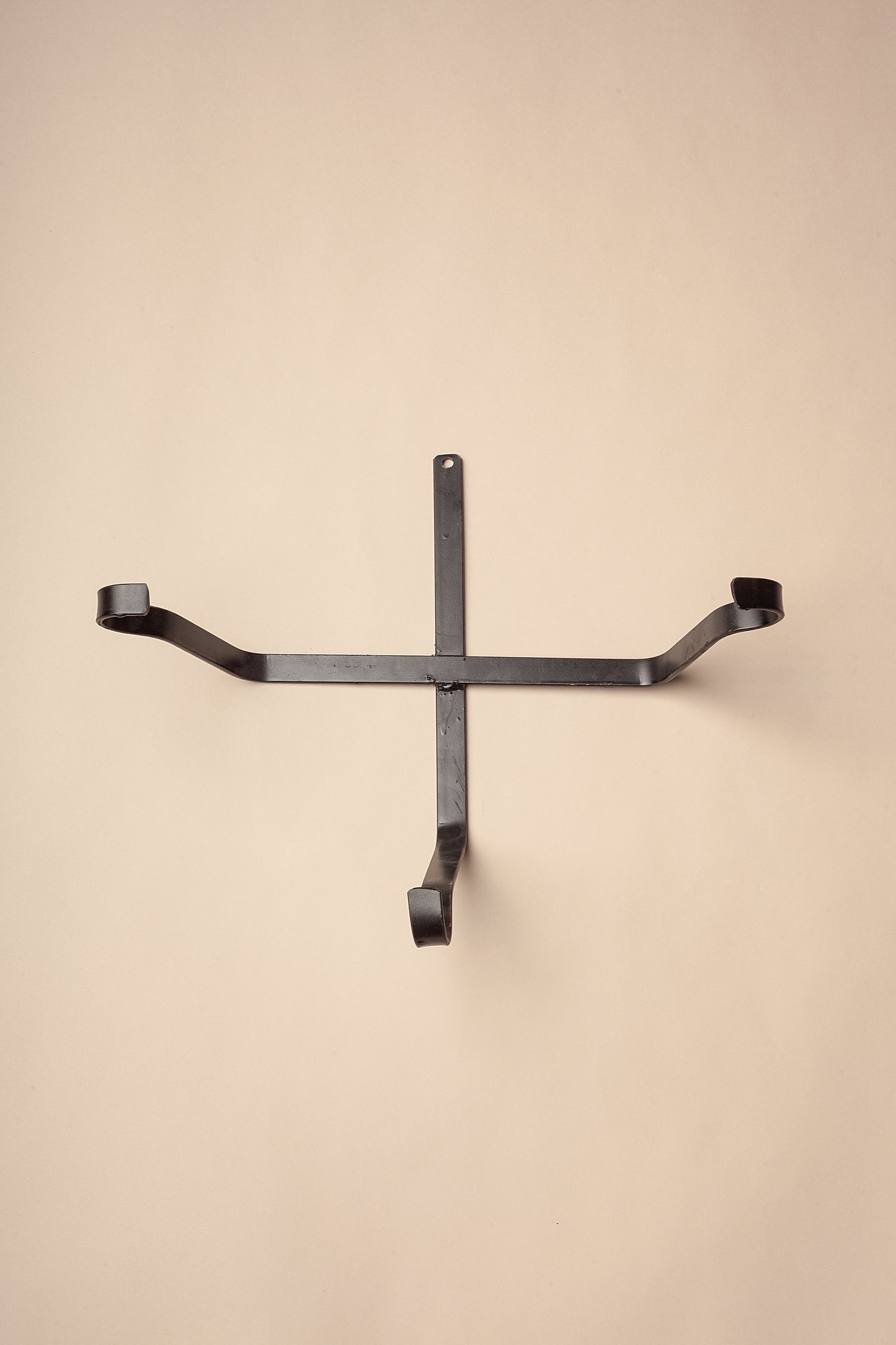 Soporte para pared de hierro para lebrillos