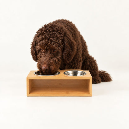 Cuencos grandes dobles de acero inoxidable en soporte de madera para mascotas