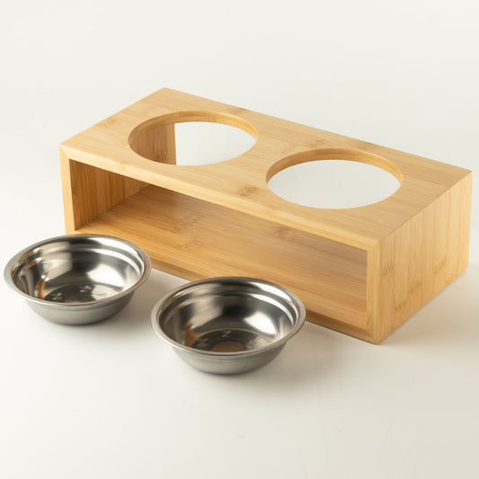 Cuencos grandes dobles de acero inoxidable en soporte de madera para mascotas