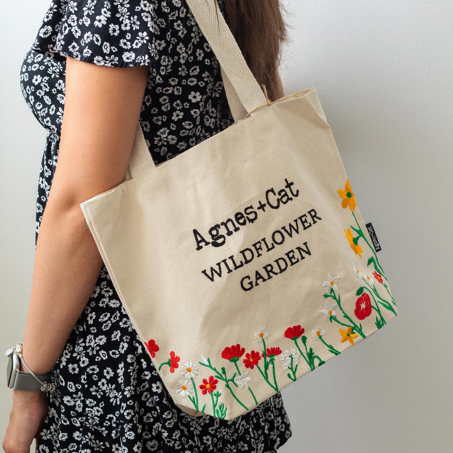 Agnes + Gat Bossa tote Jardí de flors silvestres - Flors vermelles