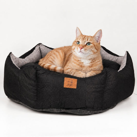 Cama negra tipo corona real para gatos