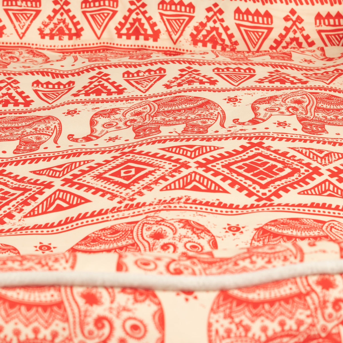 Cama roja decoración elefantes para gatos