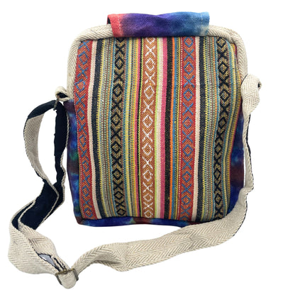 Bossa de bandolera de cànem tenyit amb 2 cremalleres i solapa