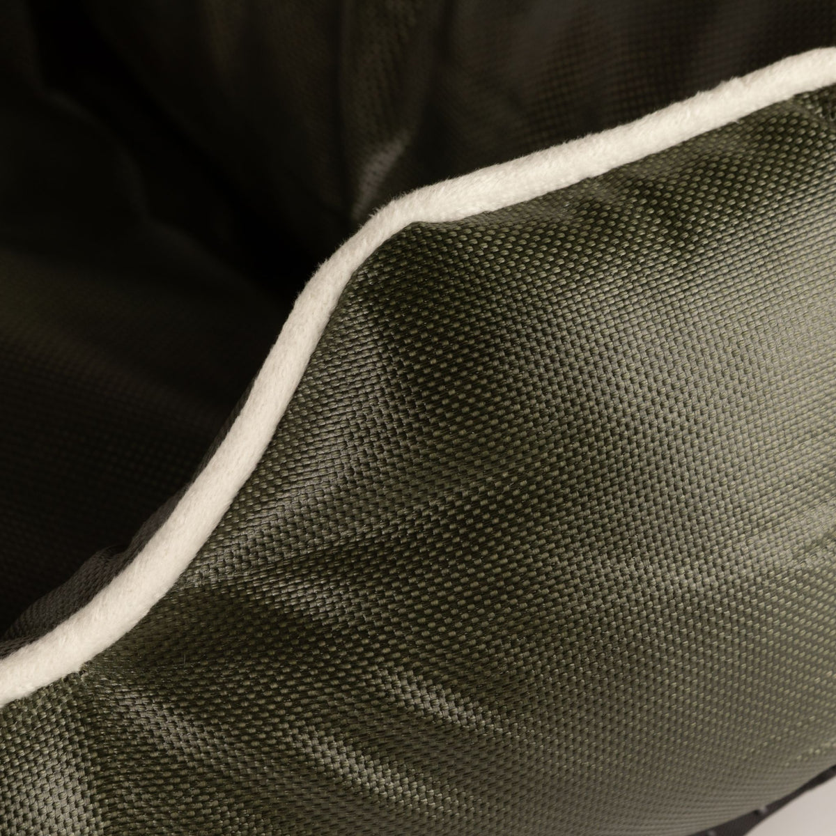 Cama pequeña verde caqui para gatos