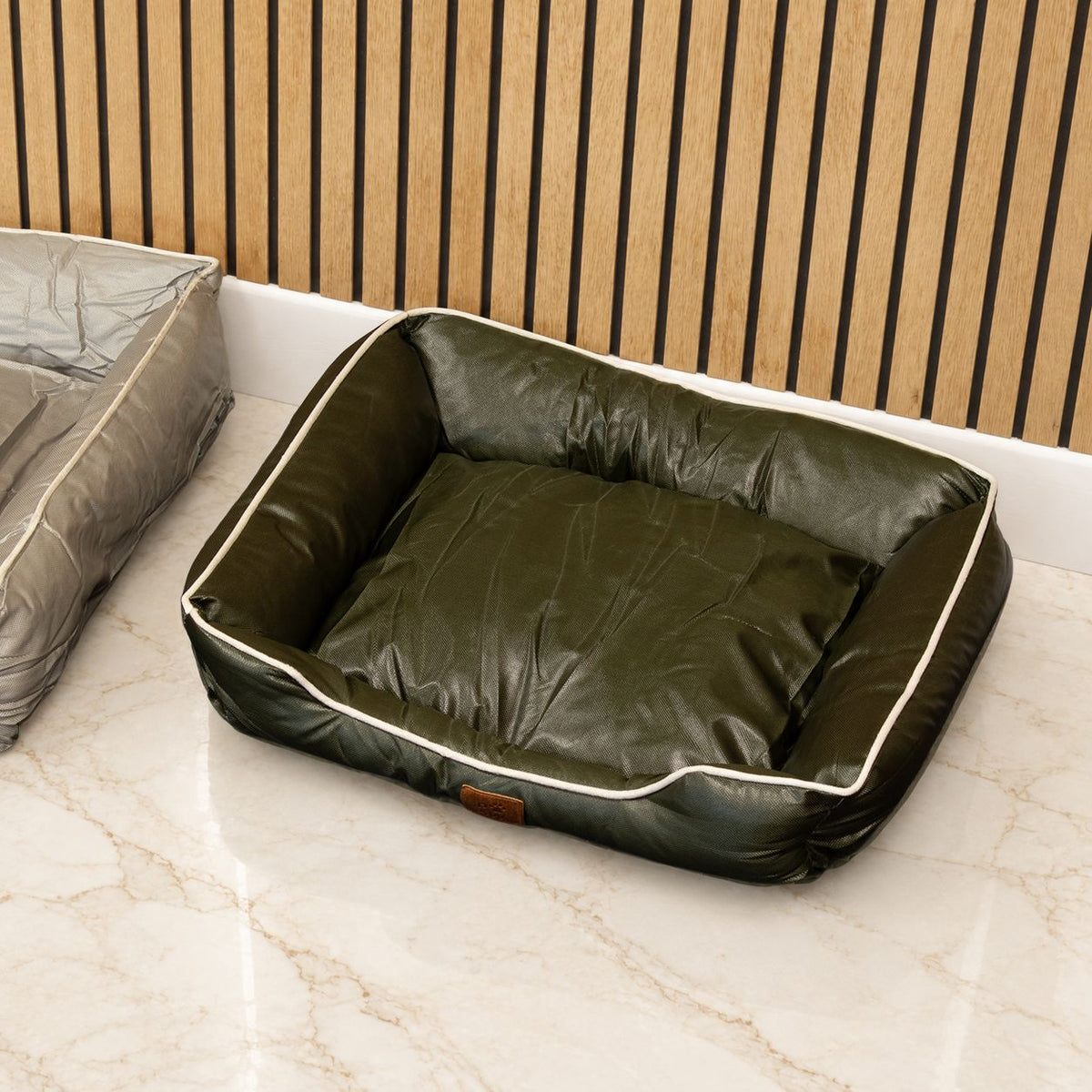 Cama pequeña verde caqui para gatos