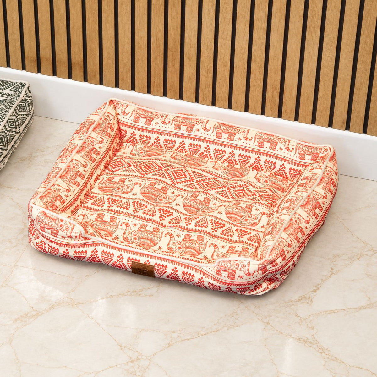 Cama roja decoración elefantes para gatos