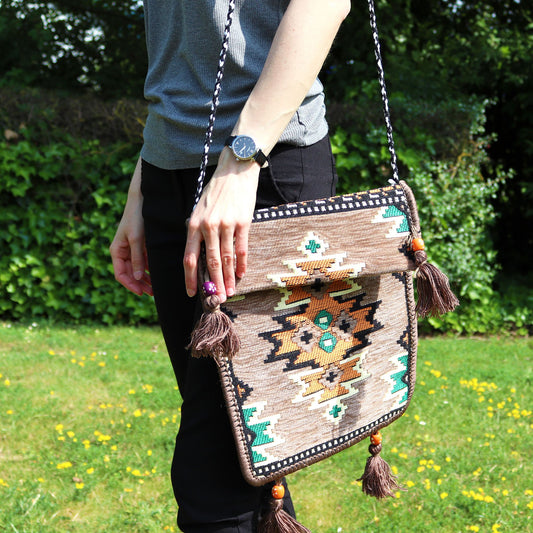 Bossa bandolera de festival Kilim beix