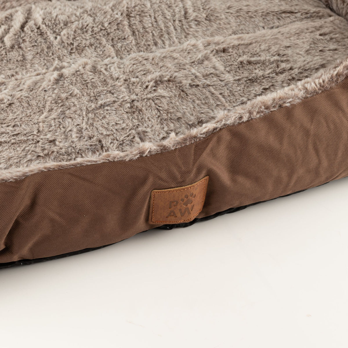 Cama tipo oso de peluche para perros mediana