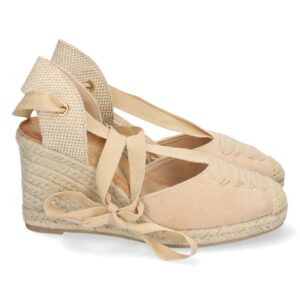 Sandalia de cuña con yute y cordones color beige