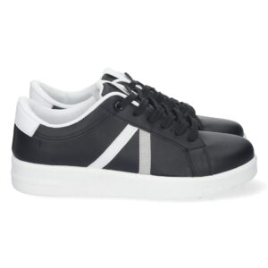 Zapatilla plana con cordones color negro